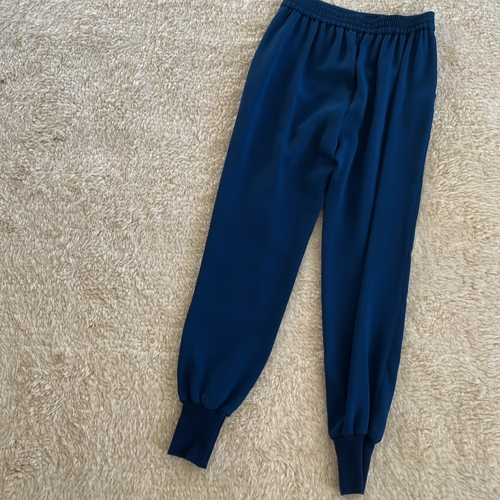 Stella McCartney embroidered pant with jogger detail at the ankle. Made in Italy - Picture 7 of 10